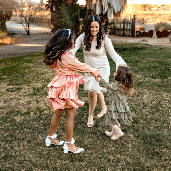 Meet your Posher, Monee - Picture 3 of 7